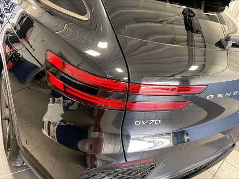 Used 2023 Genesis GV70 3.5T Sport w/ Sport Prestige Package AWD/4WD image 34