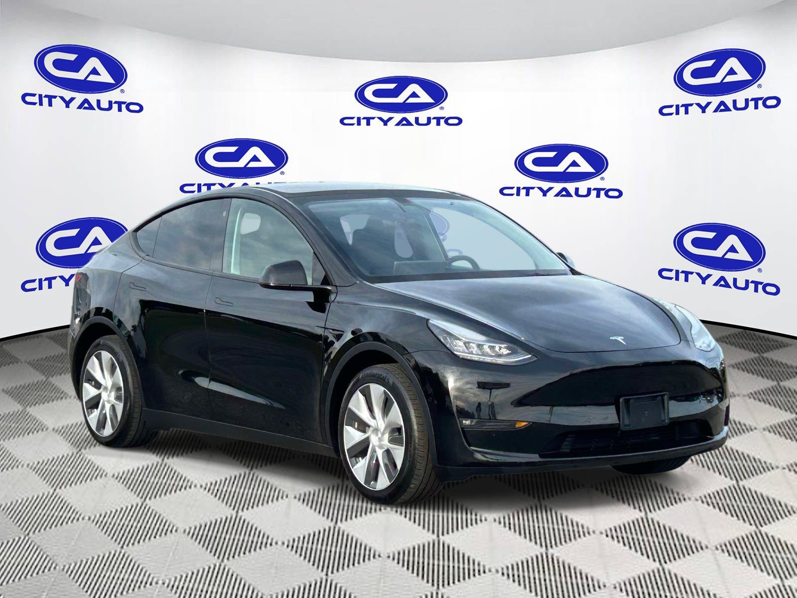 Used 2022 Tesla Model Y Long Range AWD/4WD image 1