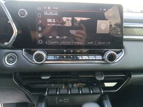 Used 2024 GMC Canyon Elevation w/ Convenience Package image 21