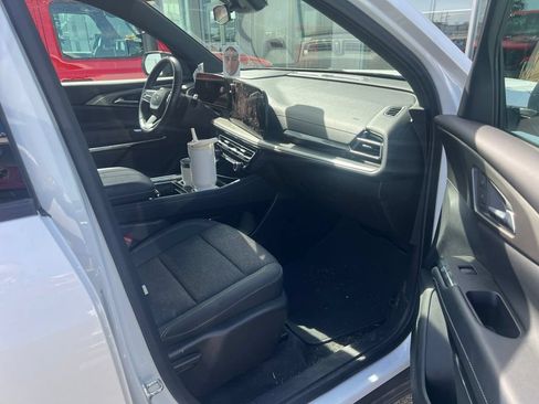 Used 2024 Chevrolet Traverse LT w/ Midnight/Sport Edition AWD/4WD image 16