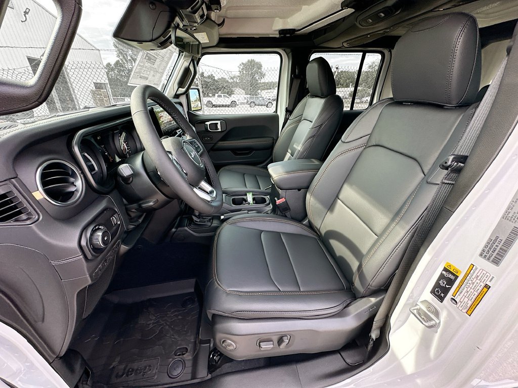 New 2026 Jeep Wrangler Unlimited Sahara AWD/4WD image 26