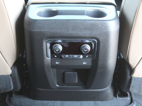 Used 2023 Chevrolet Tahoe Premier AWD/4WD image 21