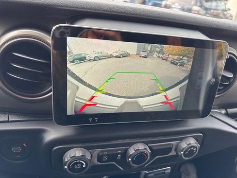 Used 2019 Jeep Wrangler Sport image 32