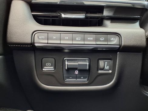 Used 2021 Cadillac Escalade ESV Sport w/ Driver Assist Tech Package AWD/4WD image 25