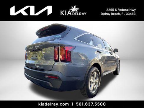 Used 2023 Kia Sorento LX image 2