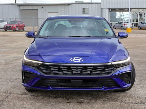 Used 2025 Hyundai Elantra Limited FWD image 23