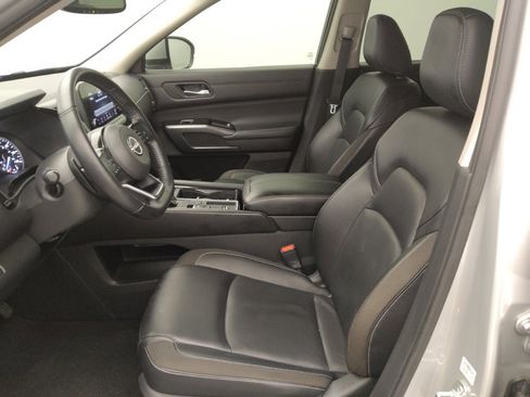 Used 2022 Nissan Pathfinder SL w/ Lighting Package (N92) FWD image 17