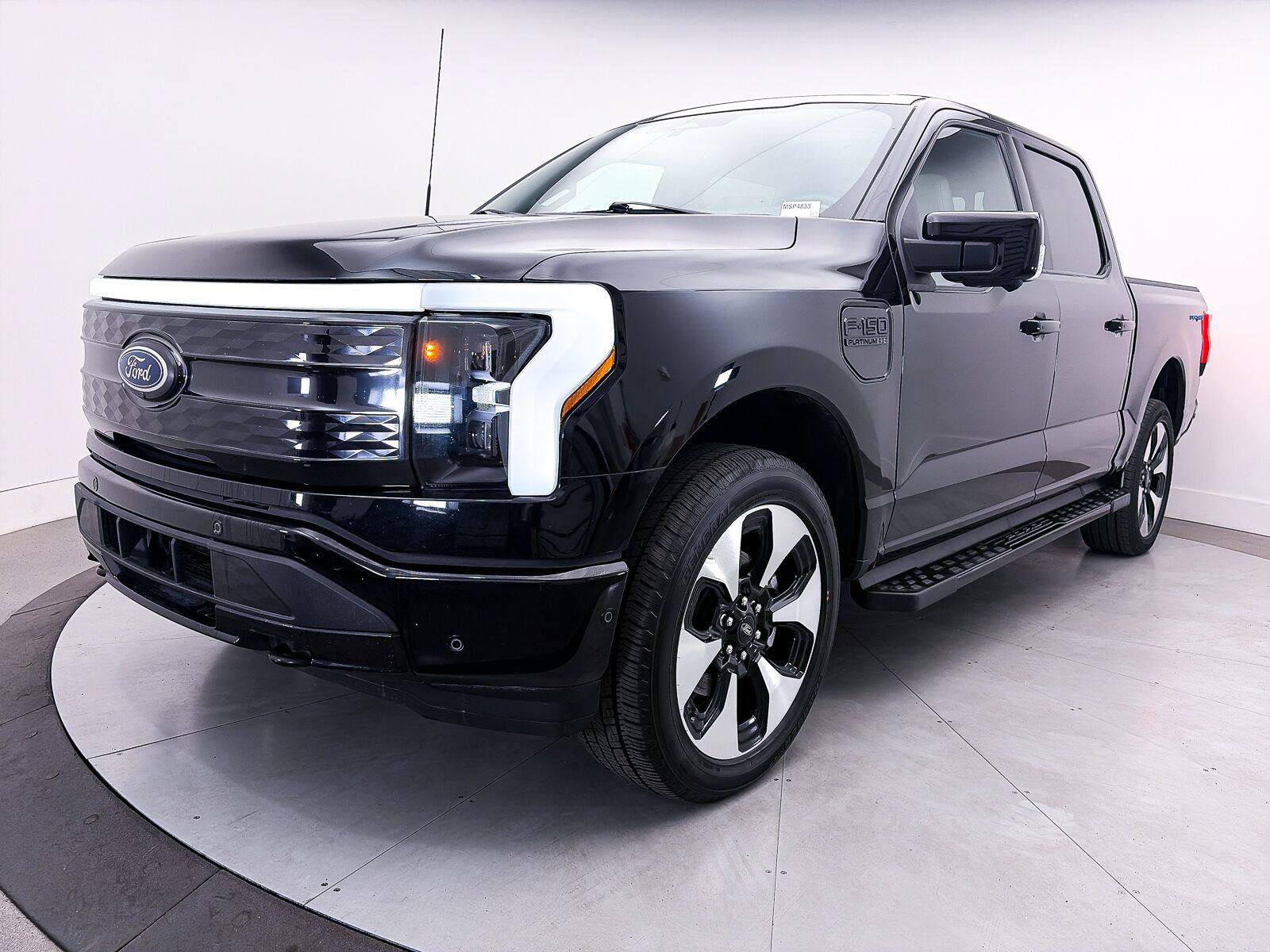 Used 2023 Ford F150 Lightning Platinum AWD/4WD image 14