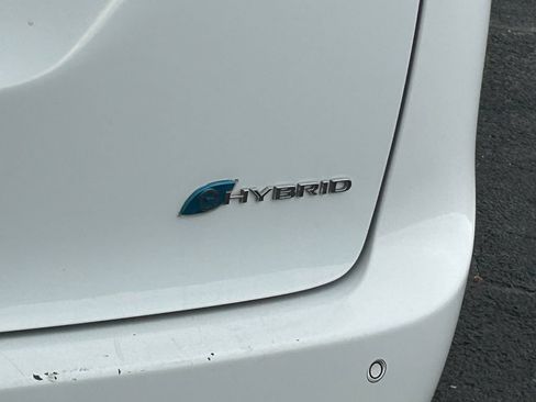 Used 2024 Chrysler Pacifica Limited FWD image 5