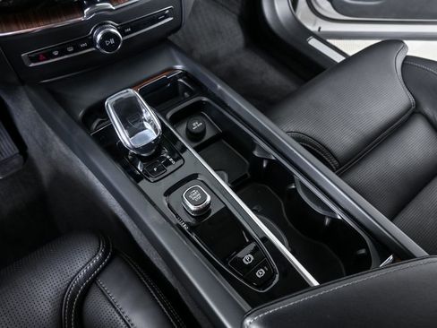 Certified 2023 Volvo XC60 B5 Ultimate image 19