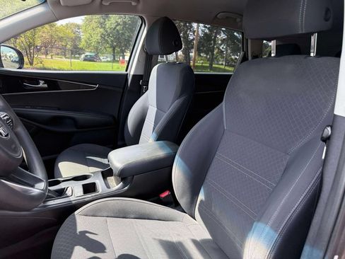Used 2018 Kia Sorento FWD image 12