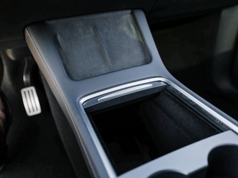 Used 2023 Tesla Model Y Performance image 19