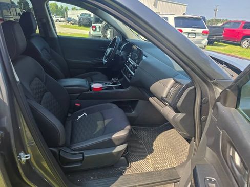 Used 2024 Nissan Pathfinder SV w/ SV Premium Package FWD image 44