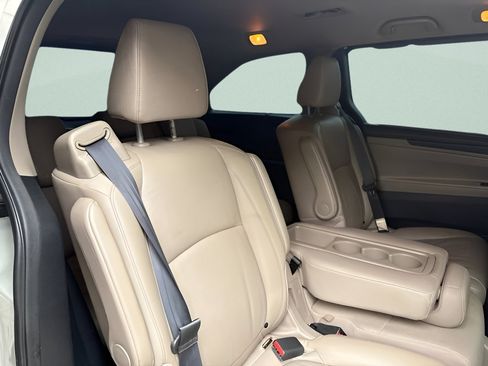 Used 2018 Honda Odyssey Elite image 9