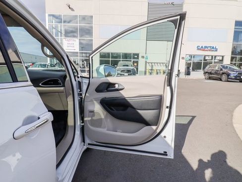 Used 2020 Chrysler Pacifica Limited w/ Tire & Wheel Group image 56