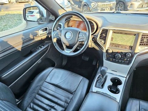 Used 2018 Jeep Grand Cherokee Limited image 27