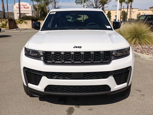 New 2026 Jeep Grand Cherokee Altitude image 9