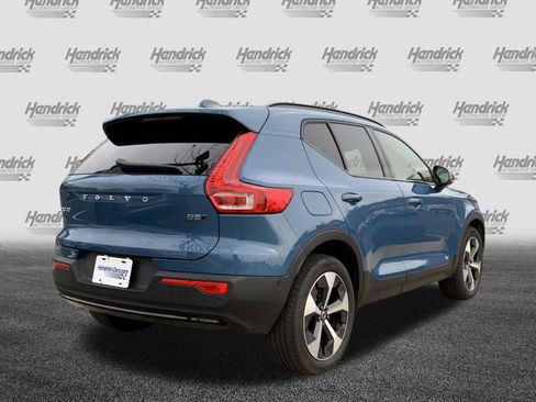 Used 2025 Volvo XC40 B5 Plus image 10