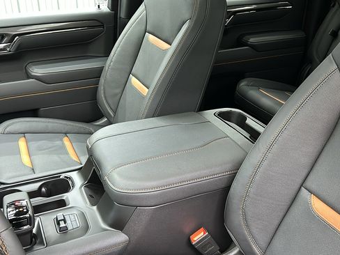 Used 2025 GMC Sierra 1500 AT4 w/ AT4 Premium Package image 28