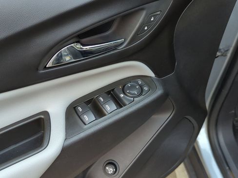 Used 2024 Chevrolet Equinox LT FWD image 8