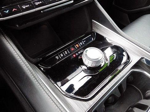 Used 2023 Jeep Wagoneer L Series II image 21