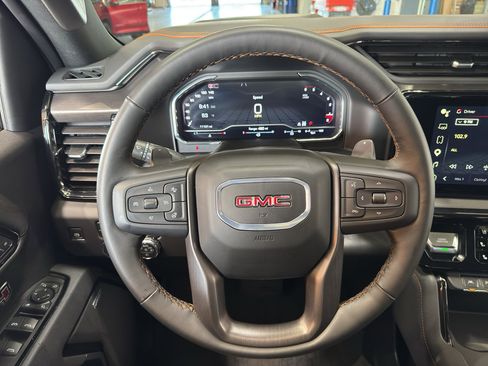 Used 2025 GMC Sierra 1500 AT4 w/ Technology Package AWD/4WD image 26
