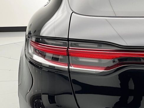 Used 2025 Porsche Macan image 41