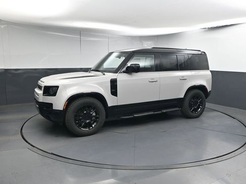 Used 2026 Land Rover Defender 110 X-Dynamic SE AWD/4WD image 2