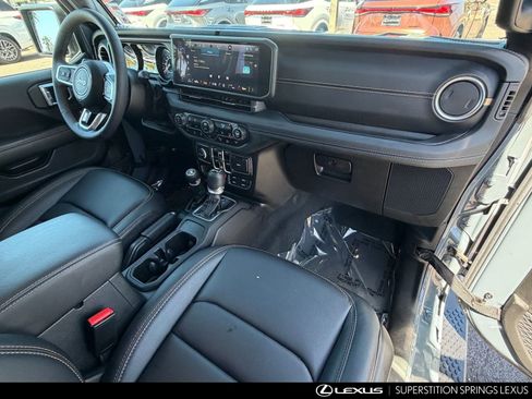 Used 2024 Jeep Wrangler Sahara w/ Technology Group image 11