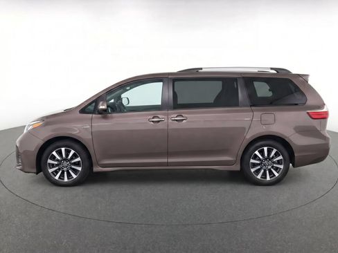 Used 2018 Toyota Sienna Limited Premium AWD/4WD image 6