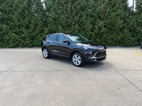 Used 2024 Buick Encore GX Preferred w/ Comfort Package FWD image 1
