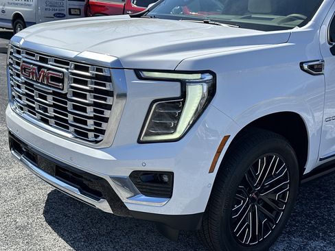 New 2026 GMC Yukon Denali w/ Denali Reserve Package image 9