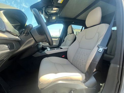 Used 2025 Volvo XC90 B5 Core w/ Protection Package Premier AWD/4WD image 19
