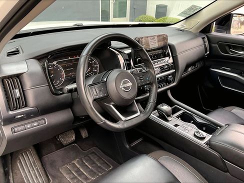 Used 2024 Nissan Pathfinder SL w/ SL Premium Package image 15