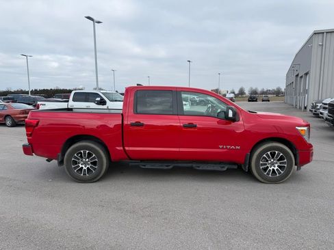 Used 2024 Nissan Titan SV w/ SV Convenience Package image 16