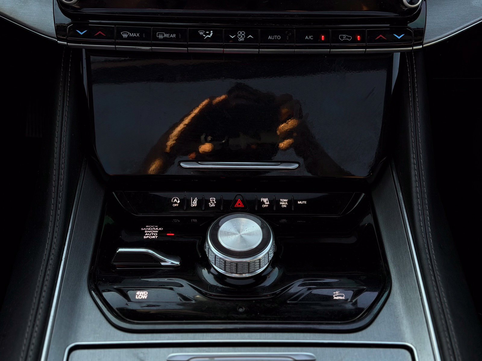 Used 2023 Jeep Wagoneer Series II AWD/4WD image 39