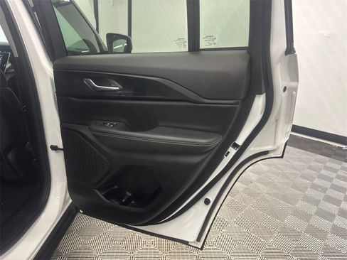 Used 2023 Jeep Grand Cherokee Laredo w/ Luxury Tech Group I image 17