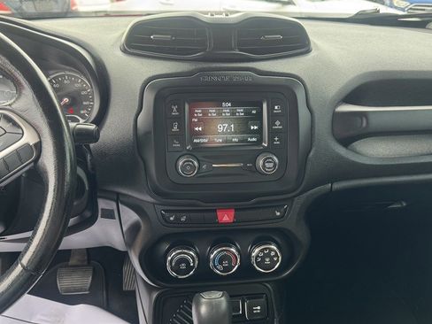 Used 2015 Jeep Renegade Latitude w/ Cold Weather Group FWD image 19