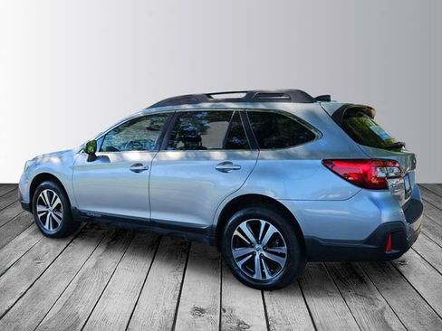 Used 2019 Subaru Outback 2.5i Limited AWD/4WD image 3
