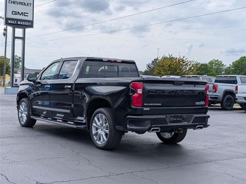 Used 2024 Chevrolet Silverado 1500 High Country w/ High Country Premium Package AWD/4WD image 3