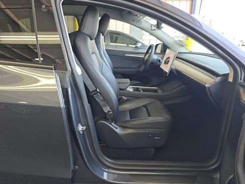Used 2023 Tesla Model Y AWD image 7
