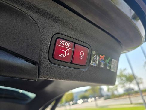 Used 2025 Mercedes-Benz GLE 350 4MATIC w/ Driver Assistance Package image 15