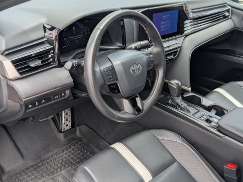 Used 2025 Toyota Camry SE FWD image 14