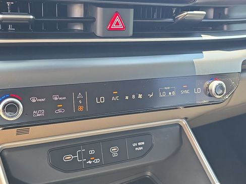 New 2027 Kia Carnival LX FWD image 25