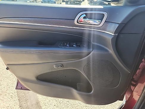 Used 2017 Jeep Grand Cherokee Limited AWD/4WD image 28
