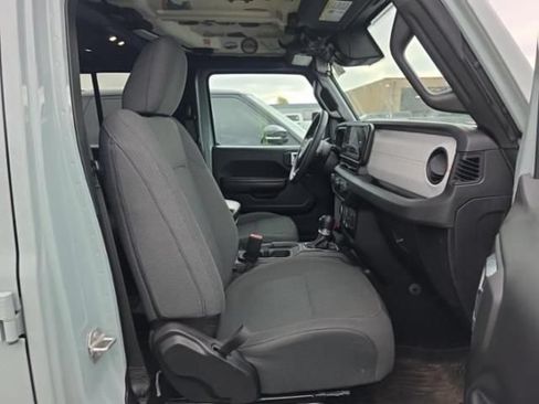 Used 2024 Jeep Wrangler Unlimited w/ Convenience Group AWD/4WD image 18