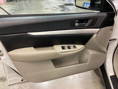 Used 2013 Subaru Outback 2.5i Premium w/ Popular Pkg 1A image 11