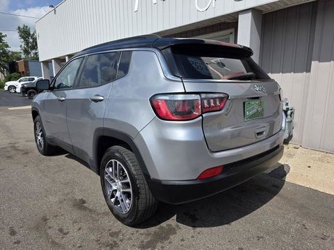 Used 2018 Jeep Compass Latitude w/ Popular Equipment Group AWD/4WD image 4