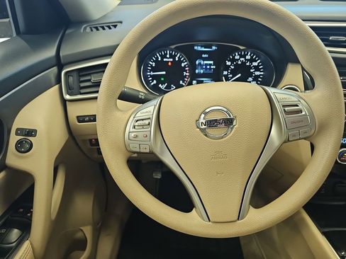Used 2015 Nissan Rogue SV image 18