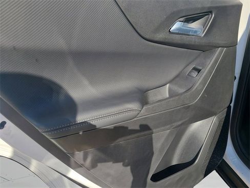 New 2026 Chevrolet Equinox LT image 17